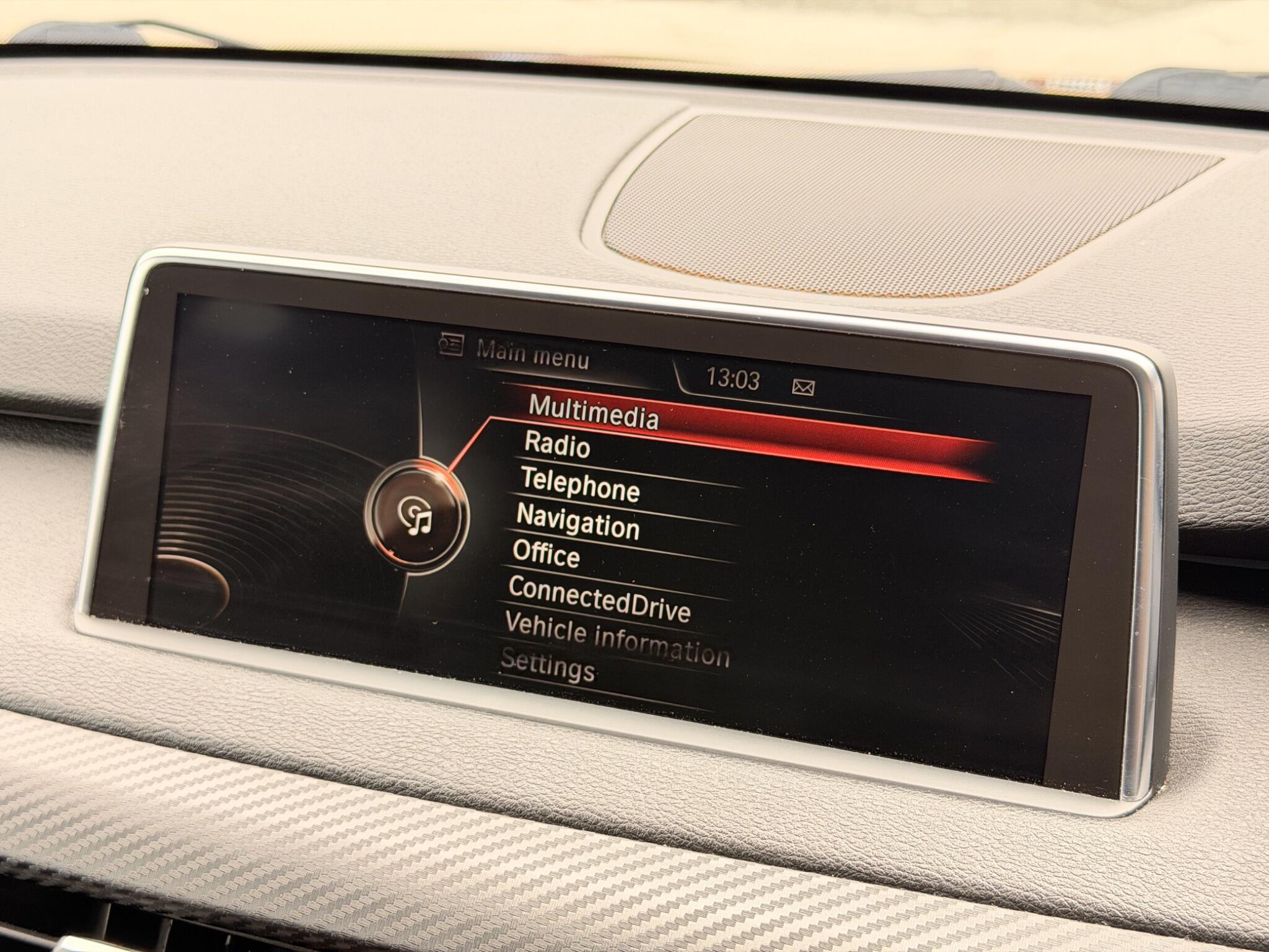 BMW X5 view 32