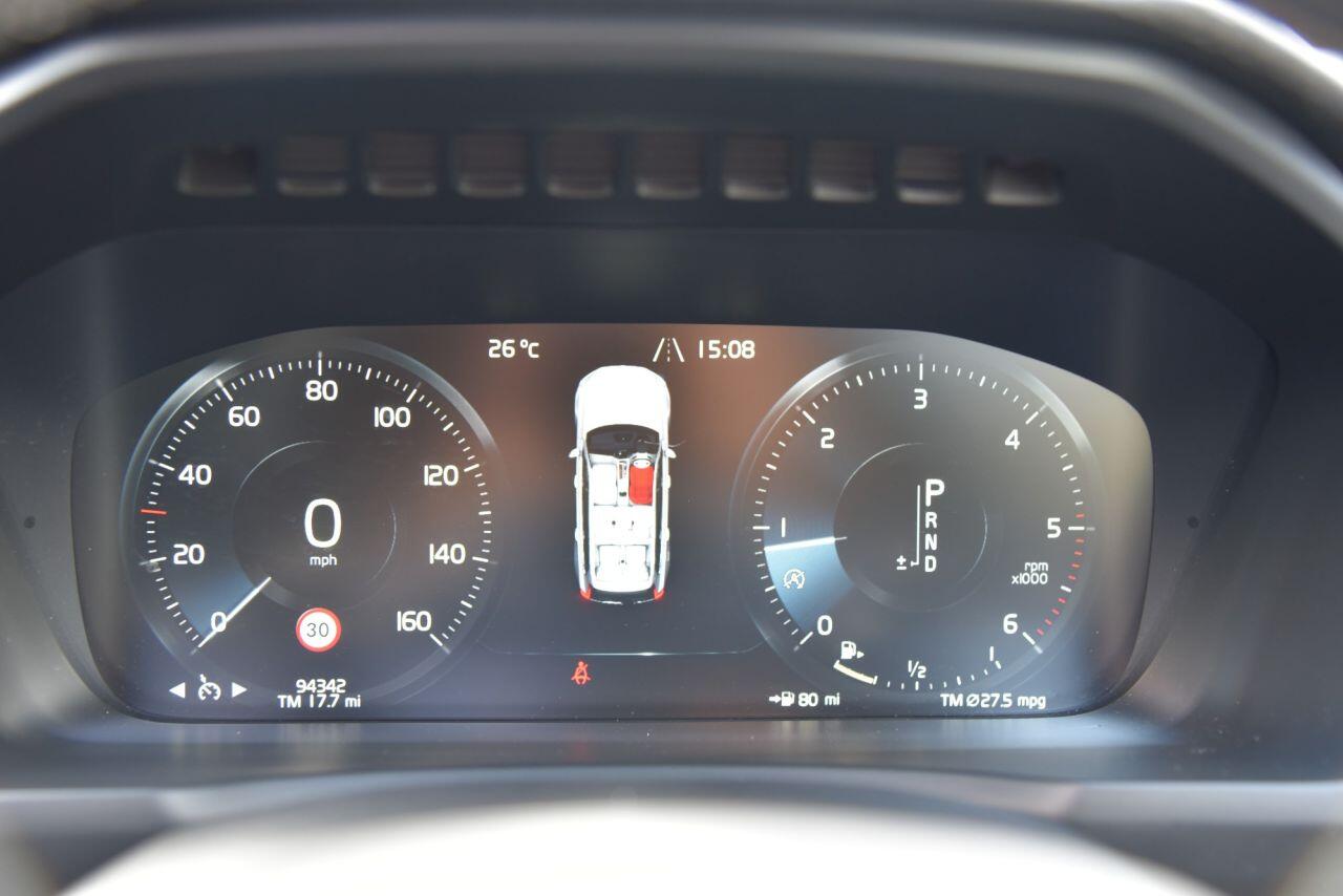Volvo XC90 view 26