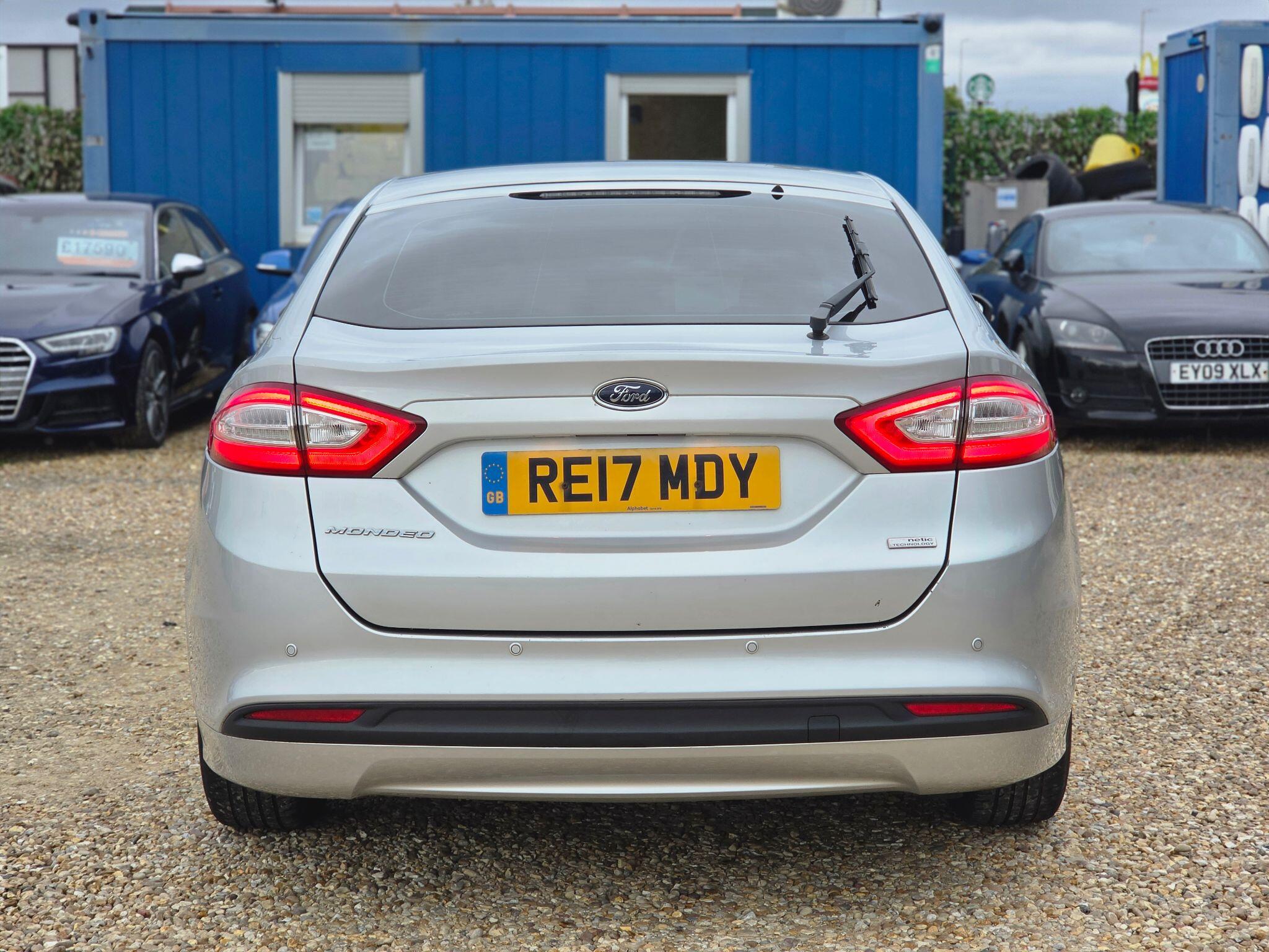 Ford Mondeo view 27