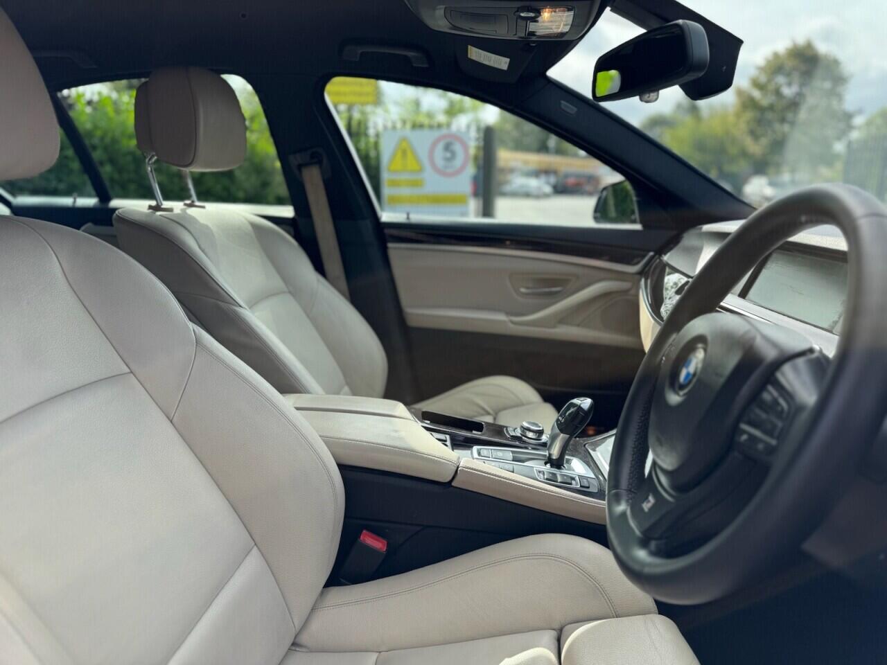 BMW 5 Series view 24