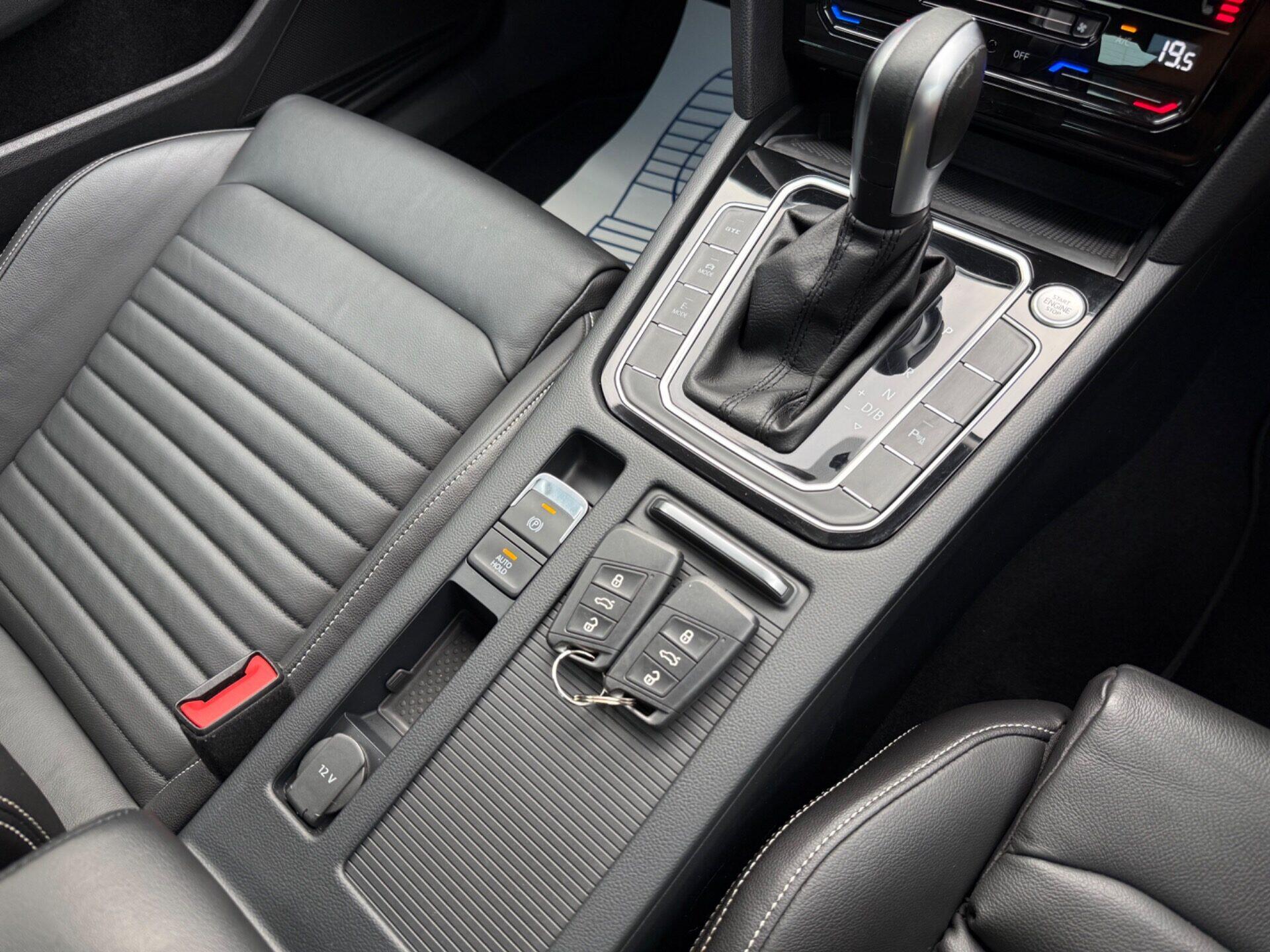 Volkswagen Passat view 10