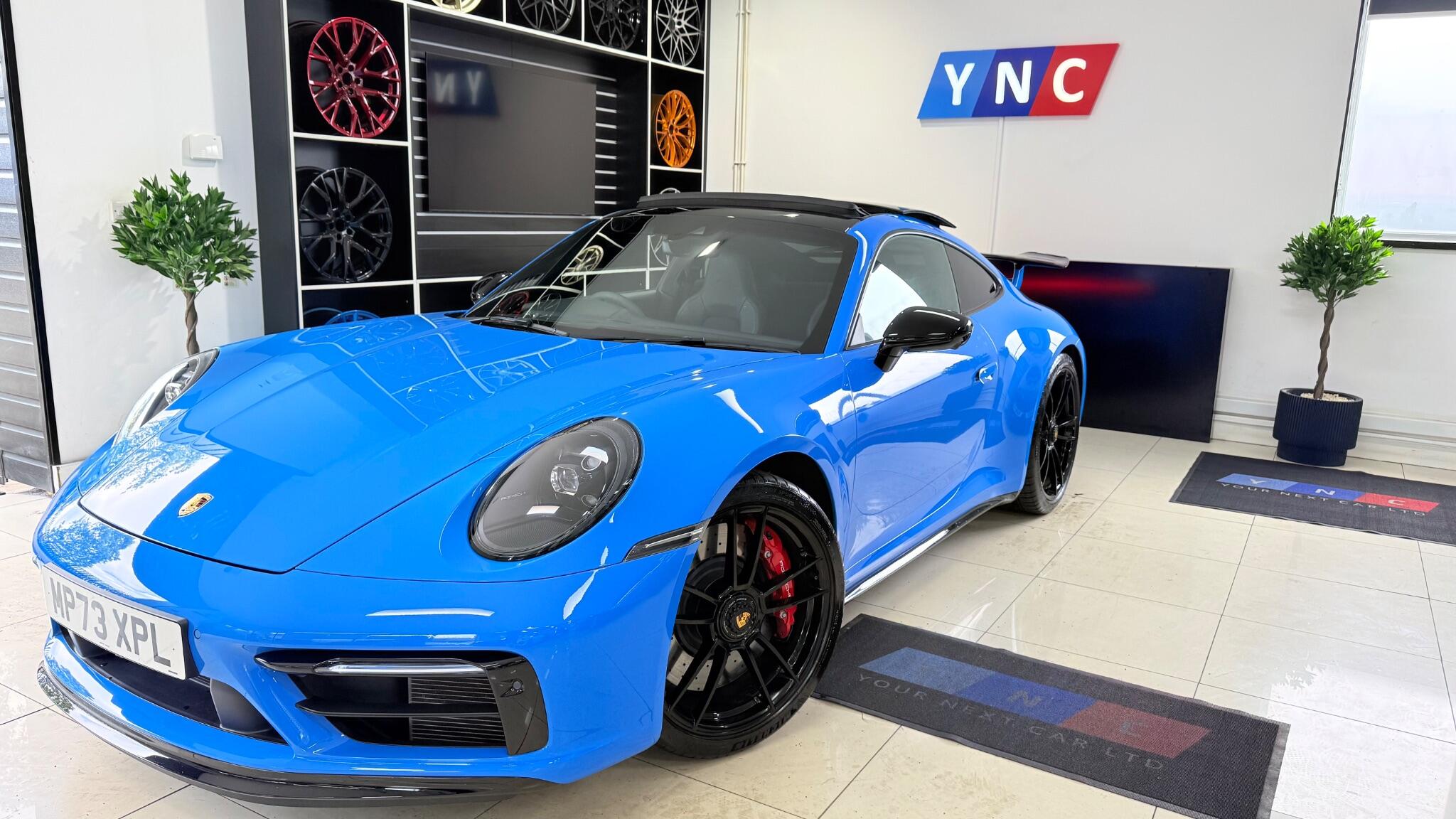 Porsche 911 view 16