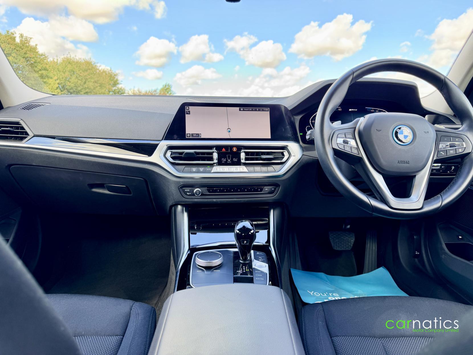 BMW 3 Series view 18