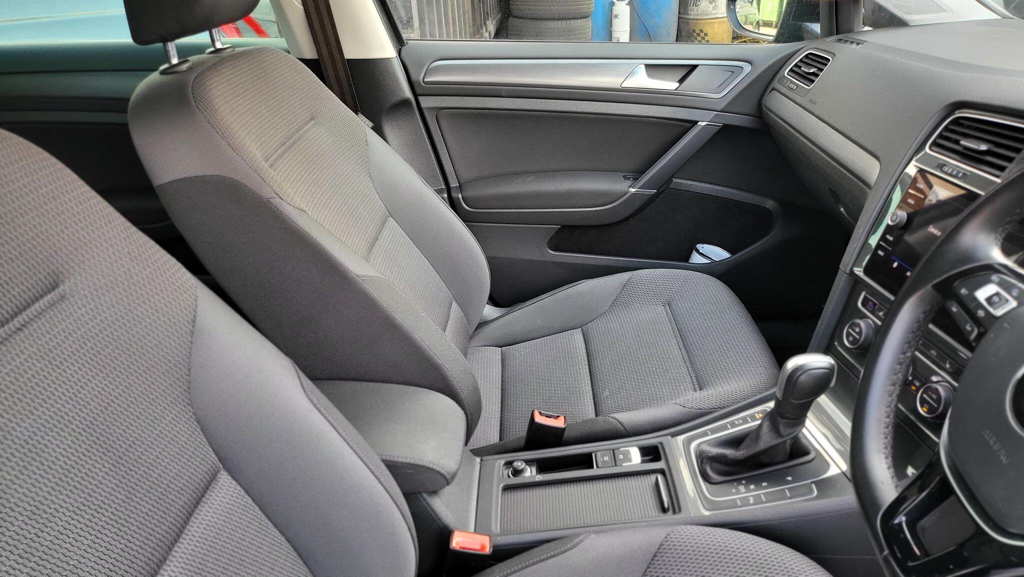Volkswagen Golf view 18