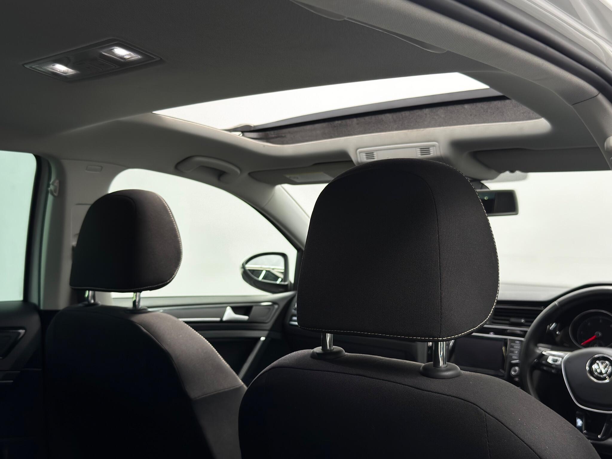 Volkswagen Golf view 60