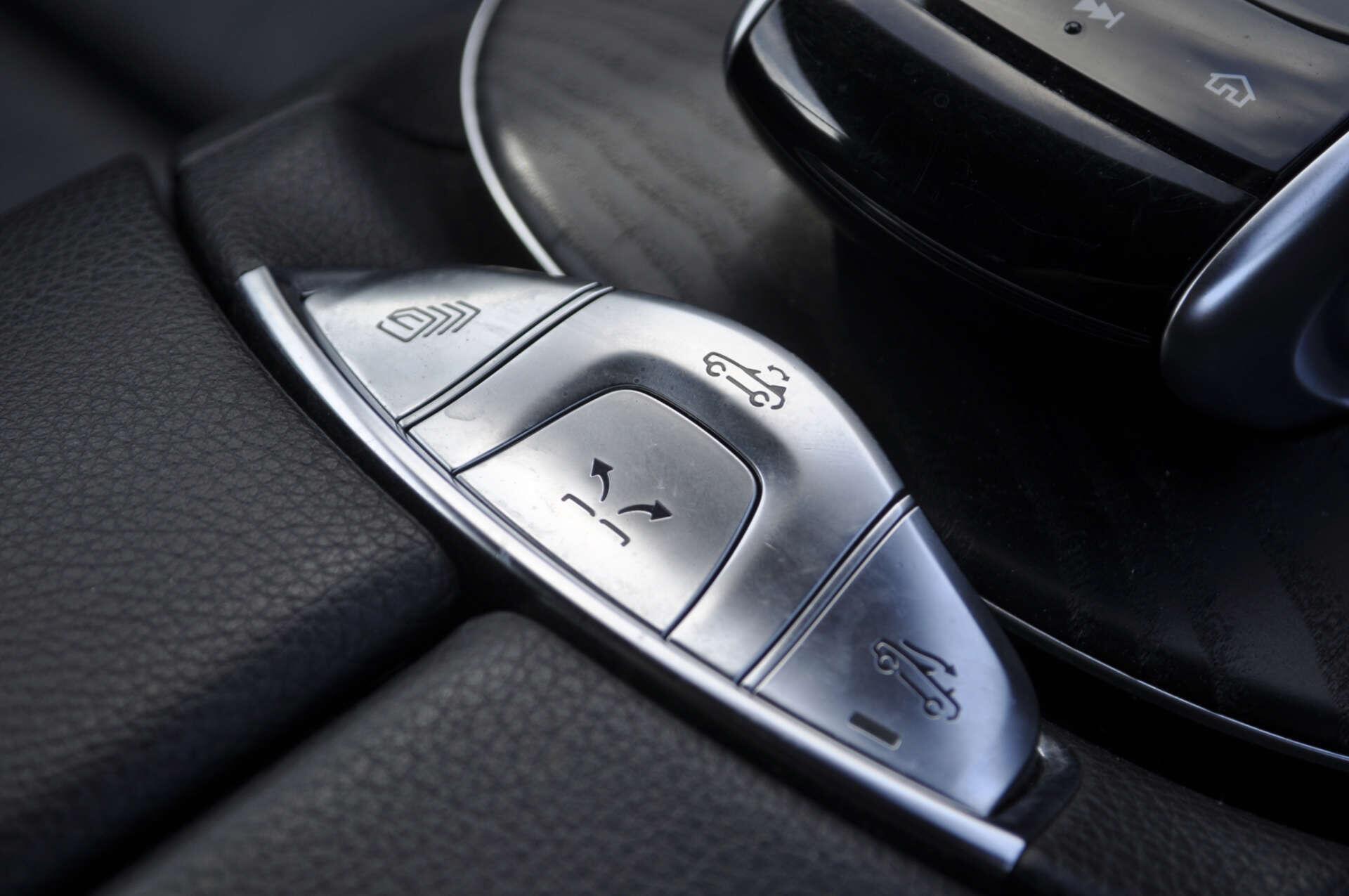 Mercedes-Benz E-Class view 23