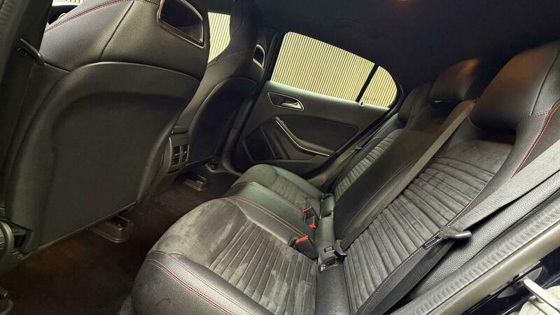 Mercedes-Benz GLA view 11
