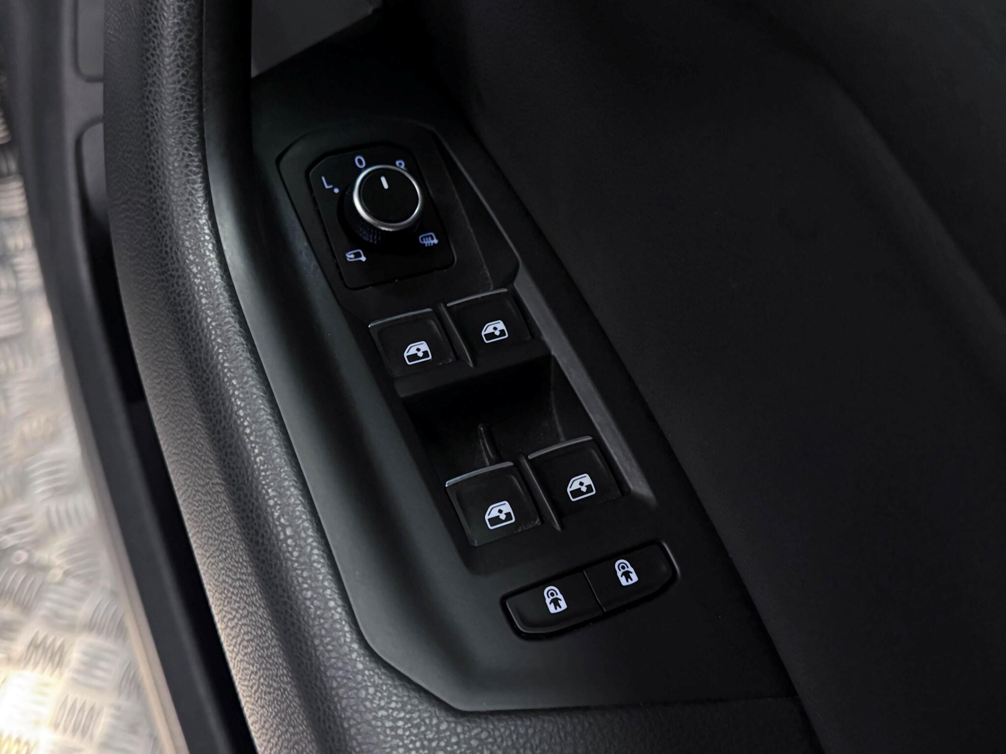 Volkswagen Touareg view 29