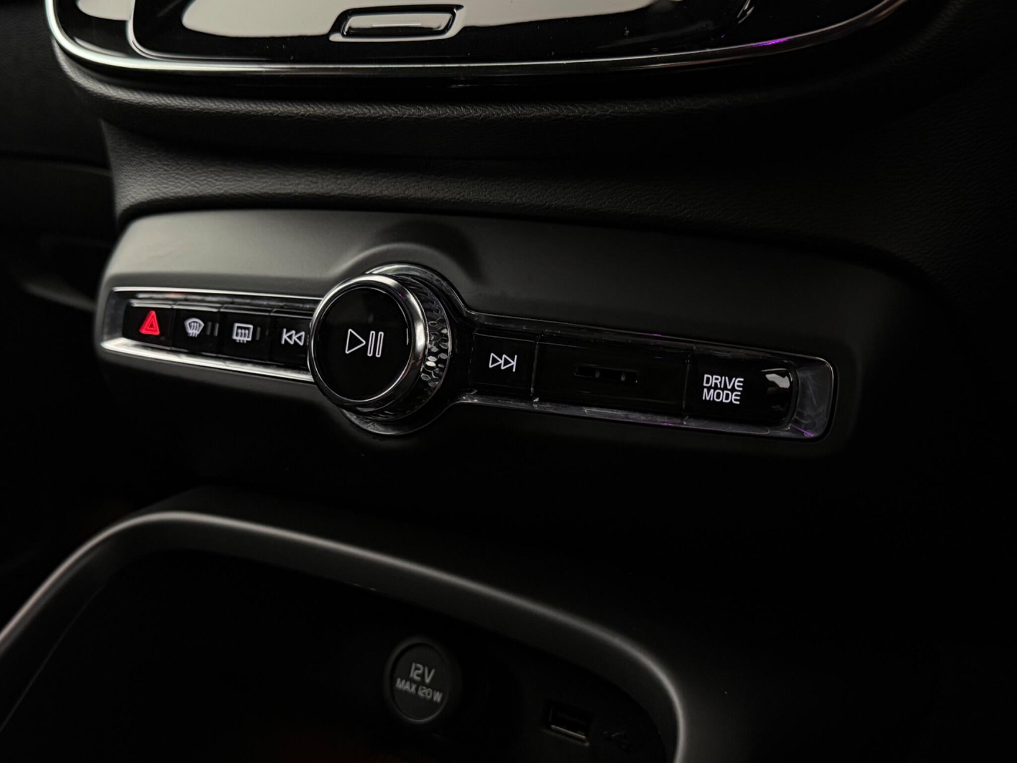 Volvo XC40 view 23