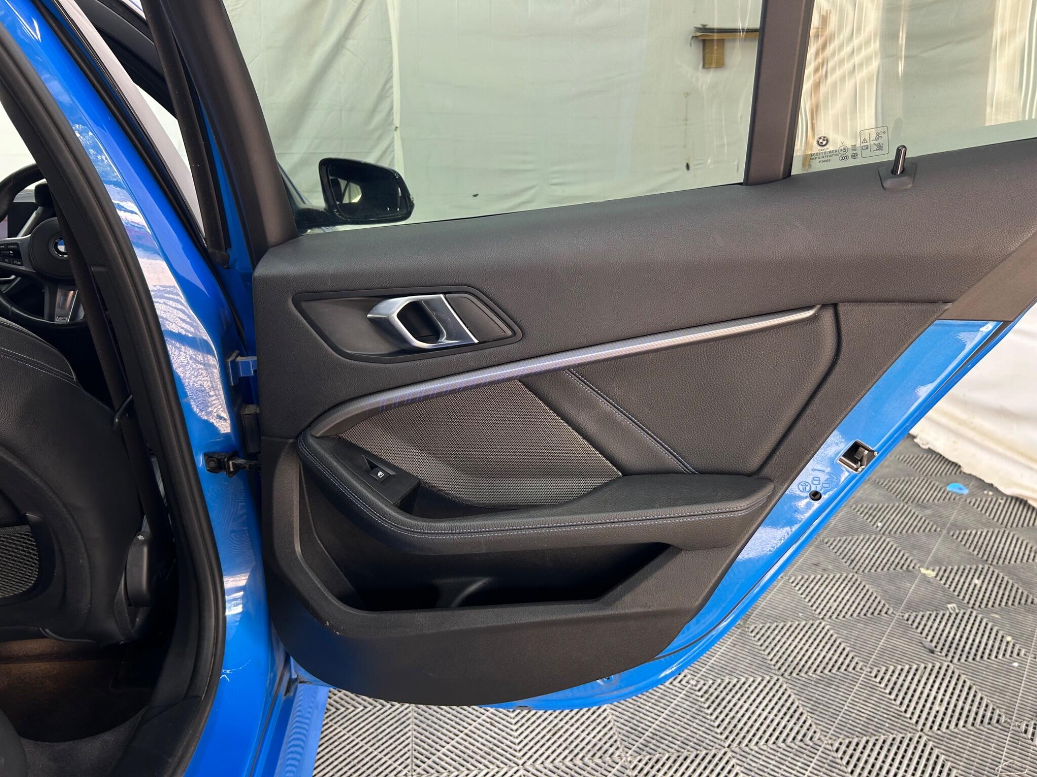 BMW 1 Series view 29