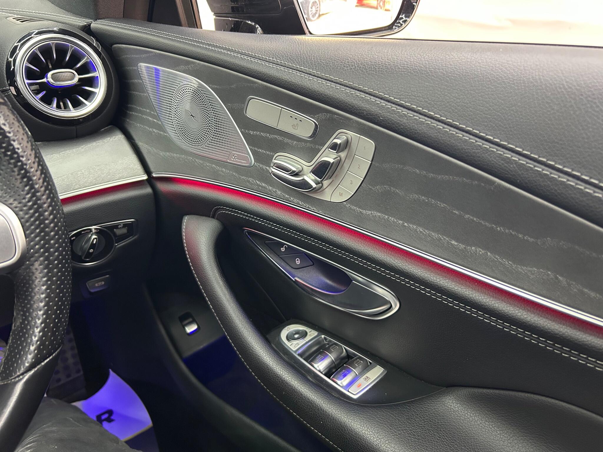 Mercedes-Benz CLS view 56