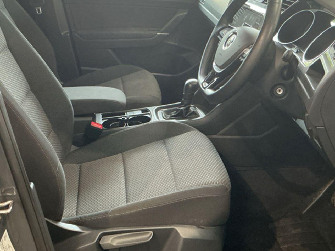 Volkswagen Touran view 9