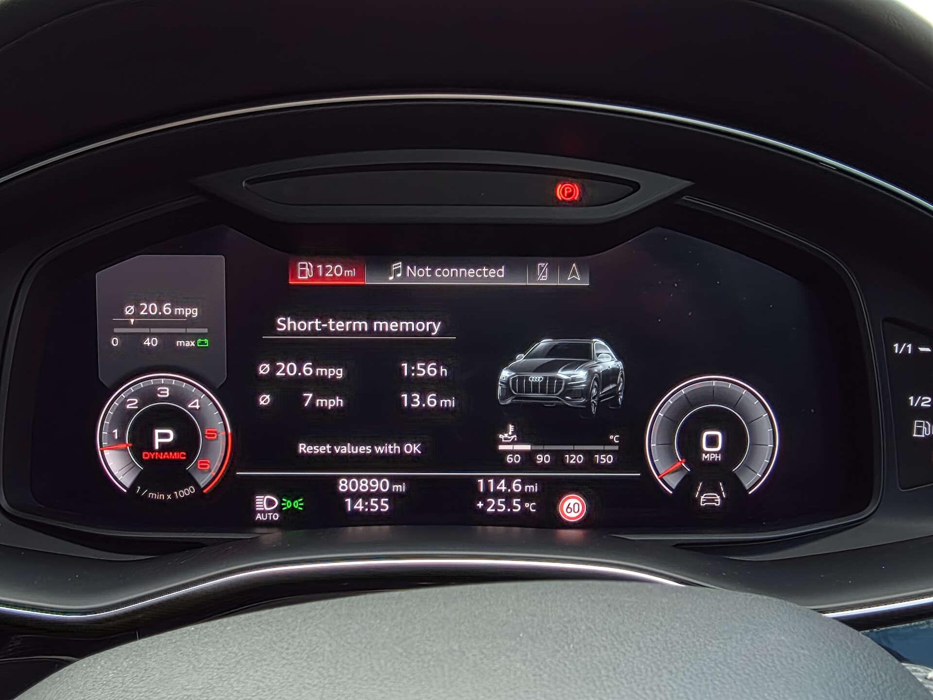 Audi Q8 view 27