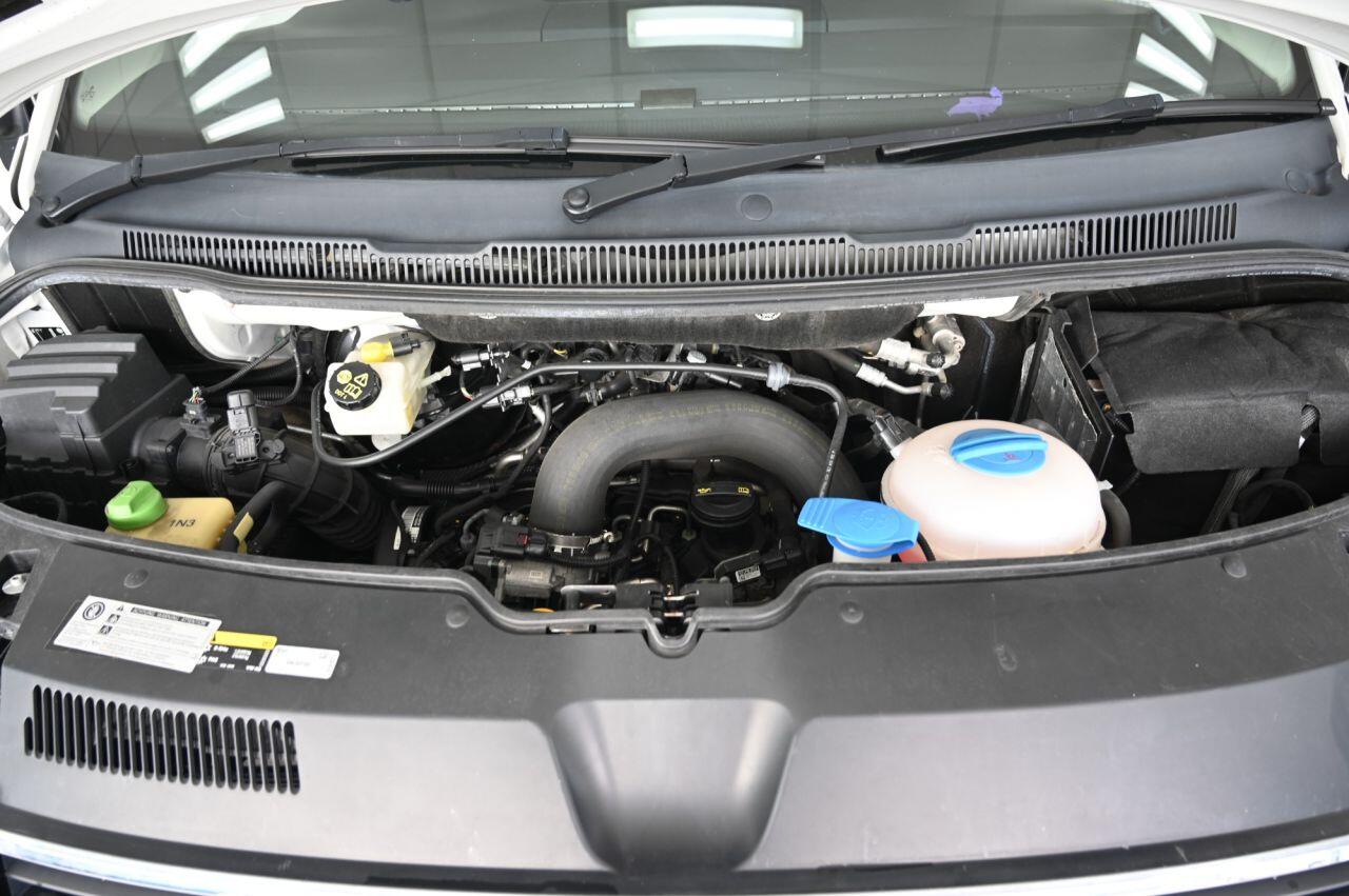 Volkswagen Caravelle view 39