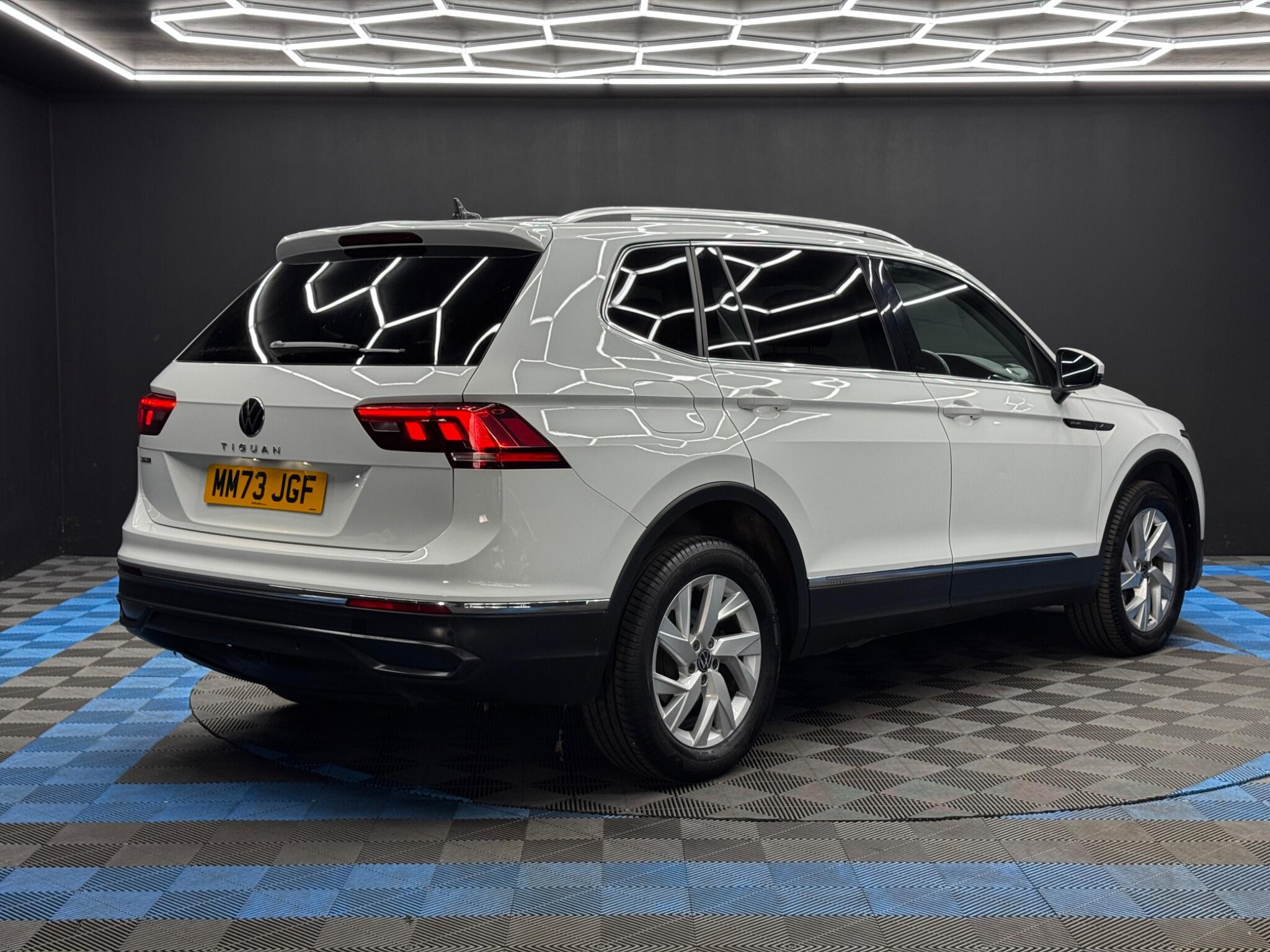 Volkswagen Tiguan Allspace view 5