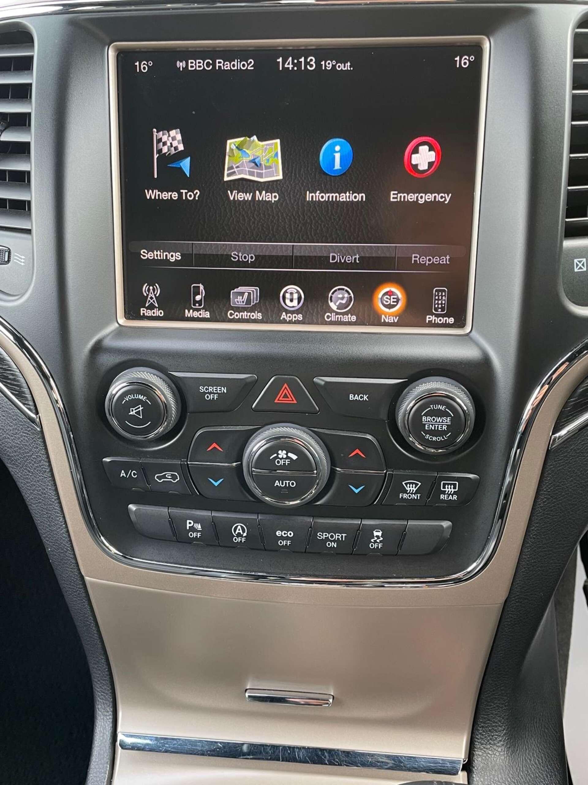 Jeep Grand Cherokee view 11