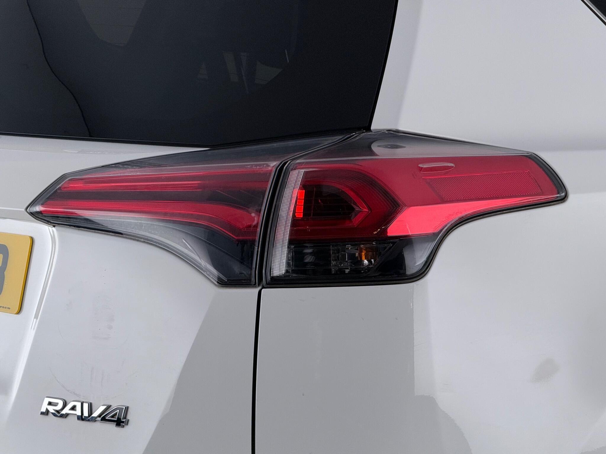 Toyota Rav4 view 11