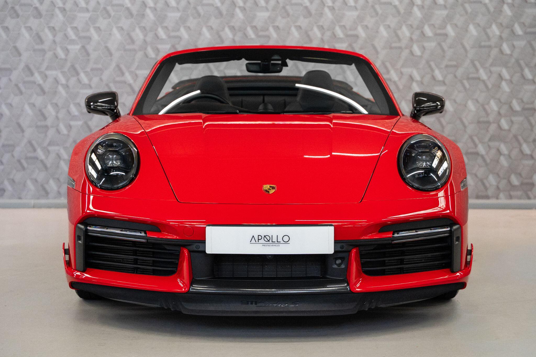 Porsche 911 view 7