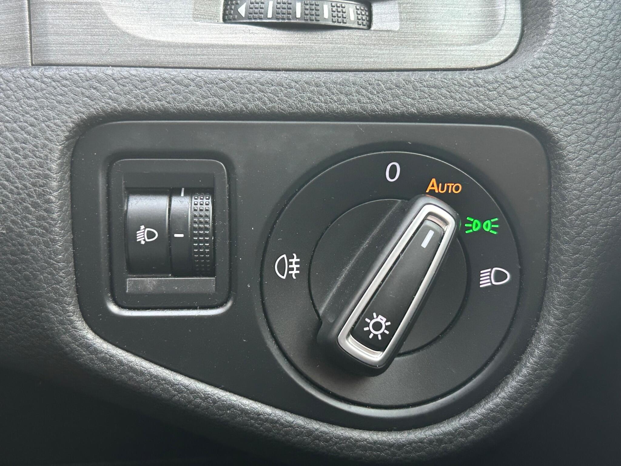 Volkswagen Golf view 14