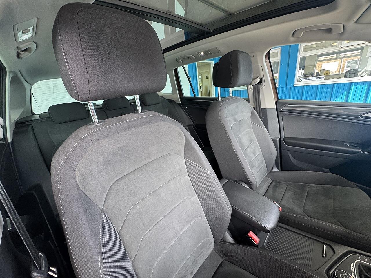 Volkswagen Tiguan view 12