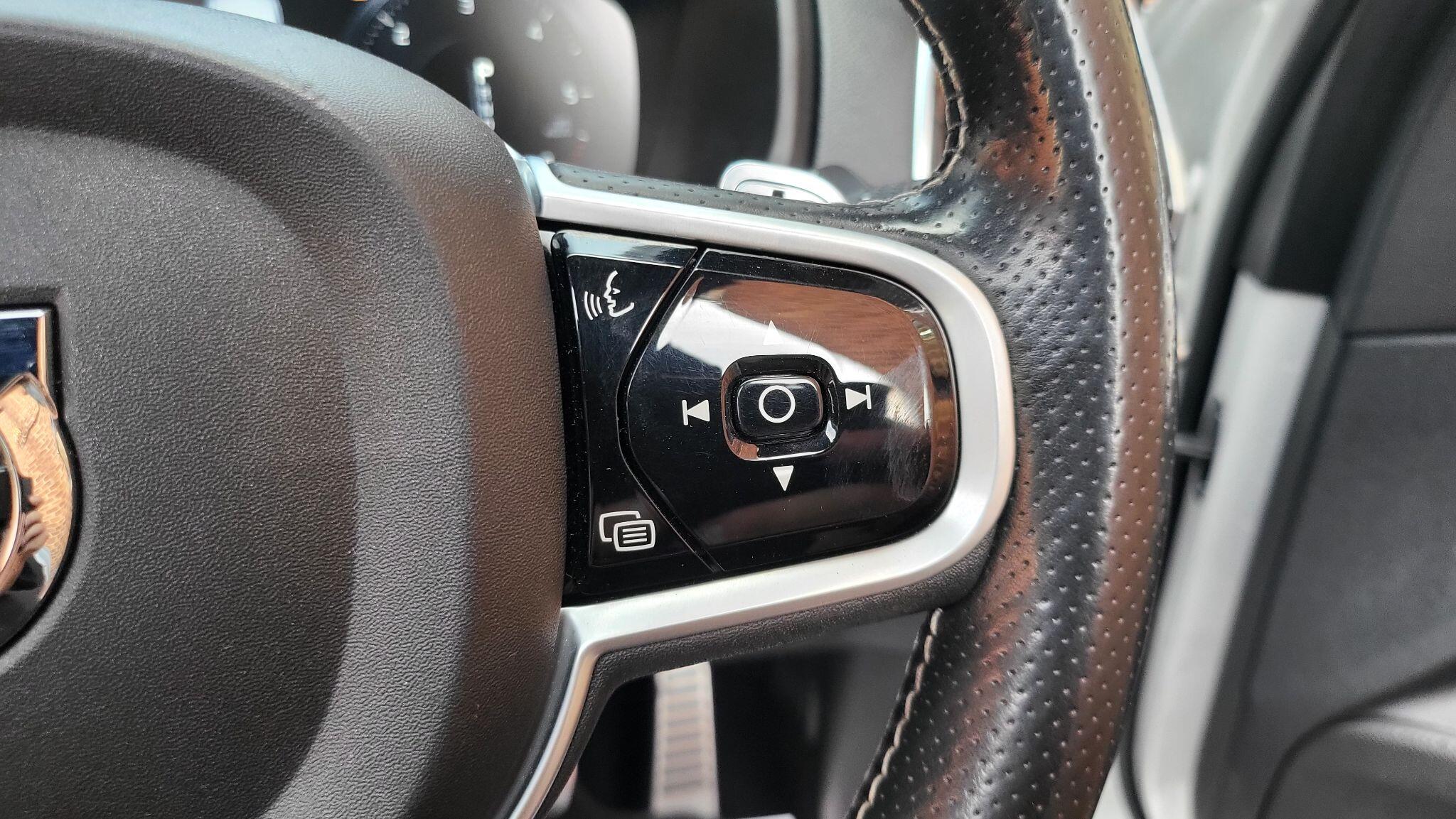 Volvo XC90 view 27