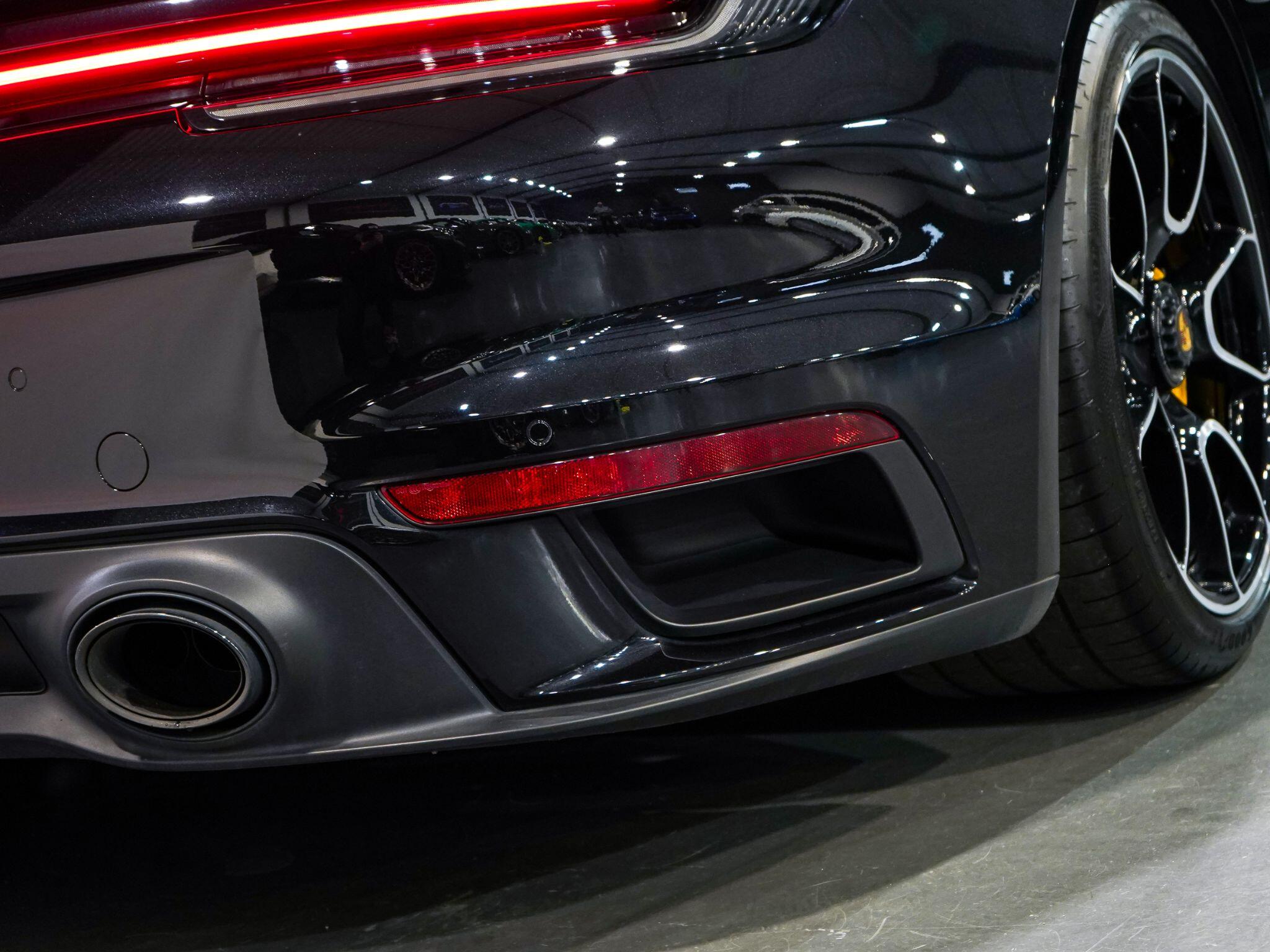 Porsche 911 view 60