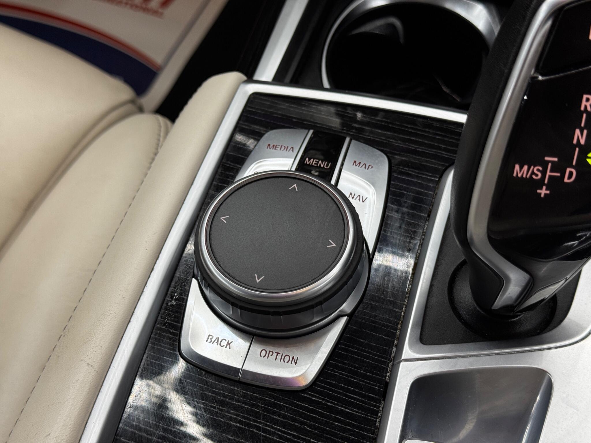BMW 7 Series view 28