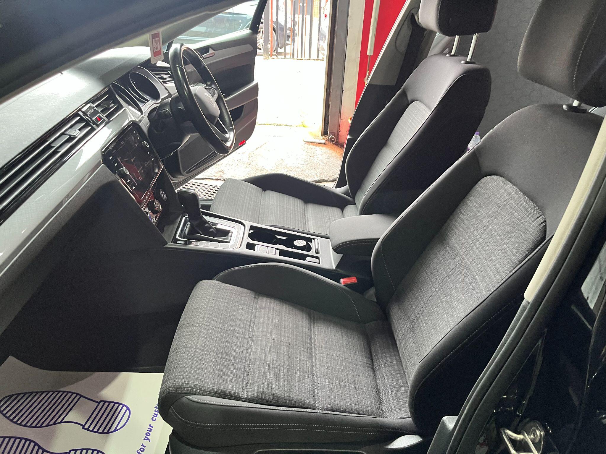Volkswagen Passat view 23