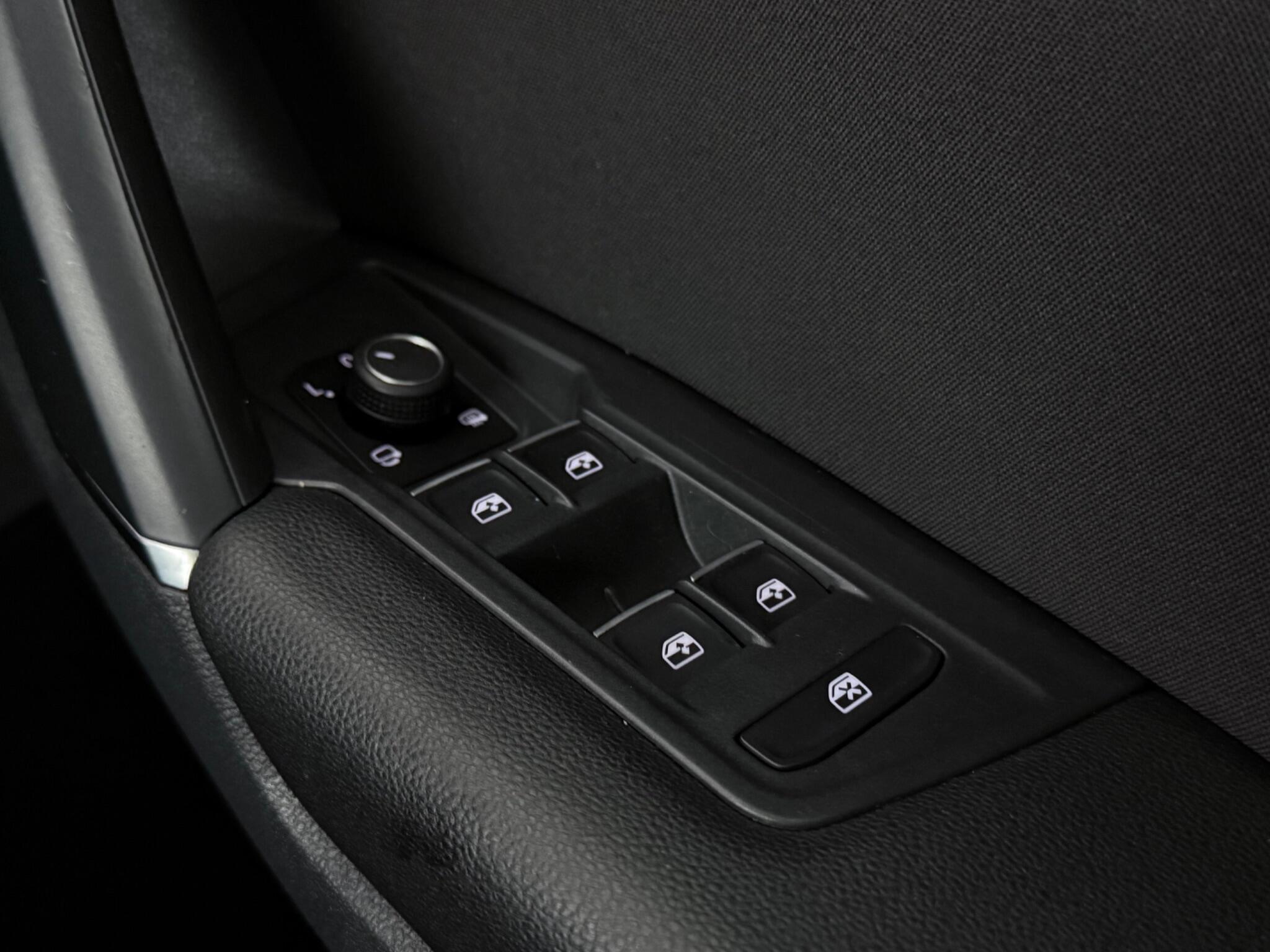 Volkswagen Tiguan view 17