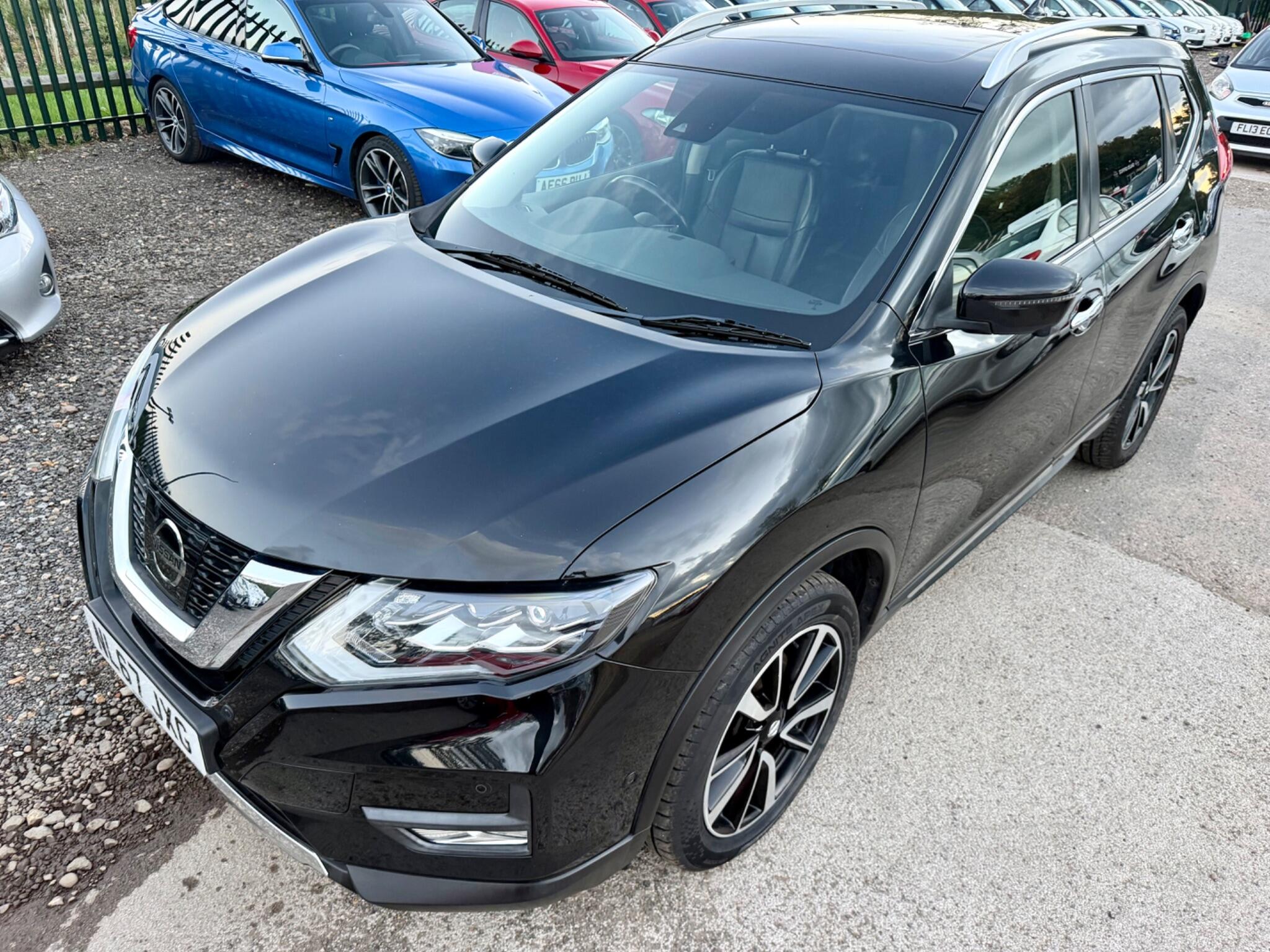 Nissan X-Trail view 3