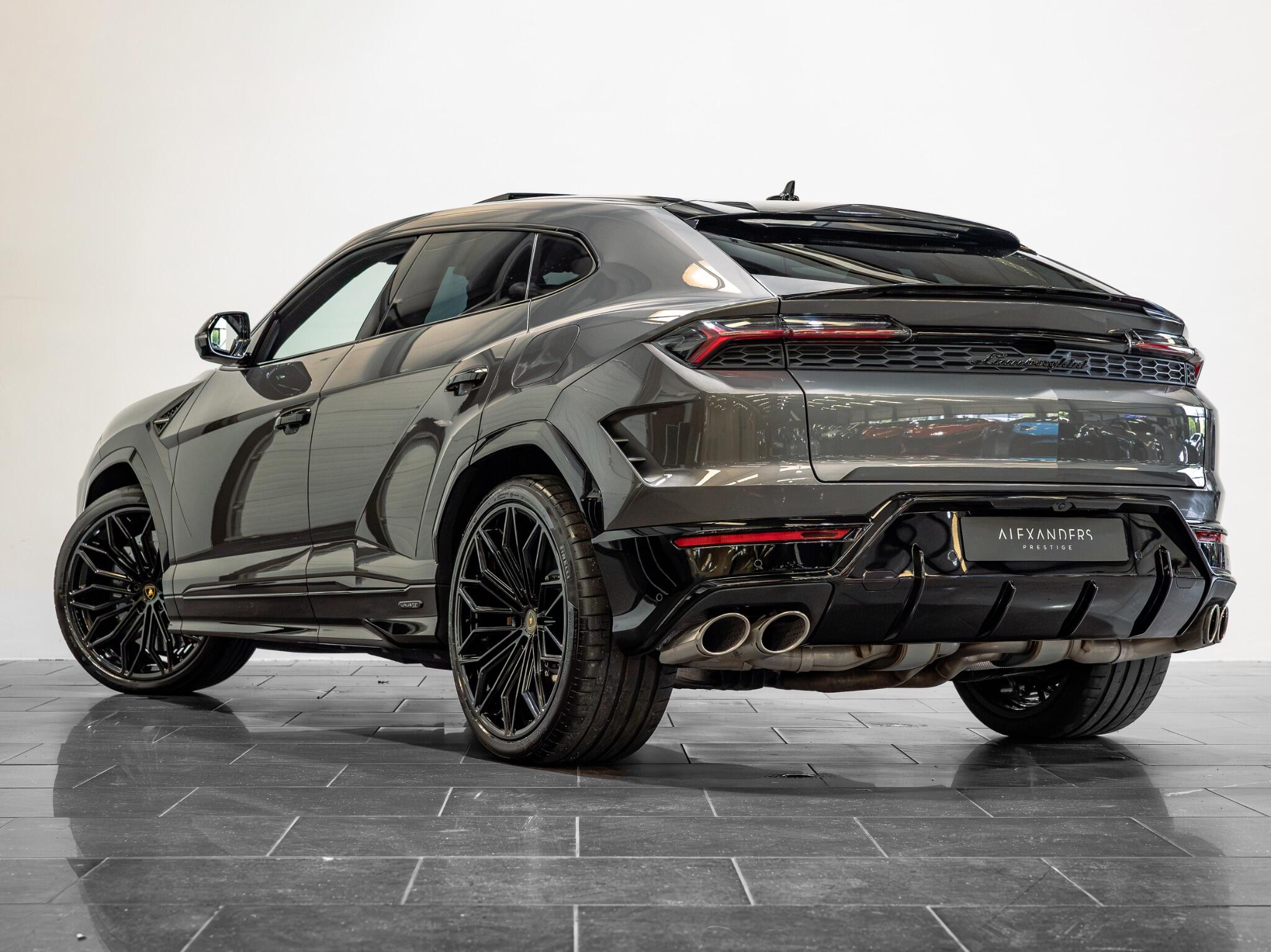 Lamborghini Urus view 8