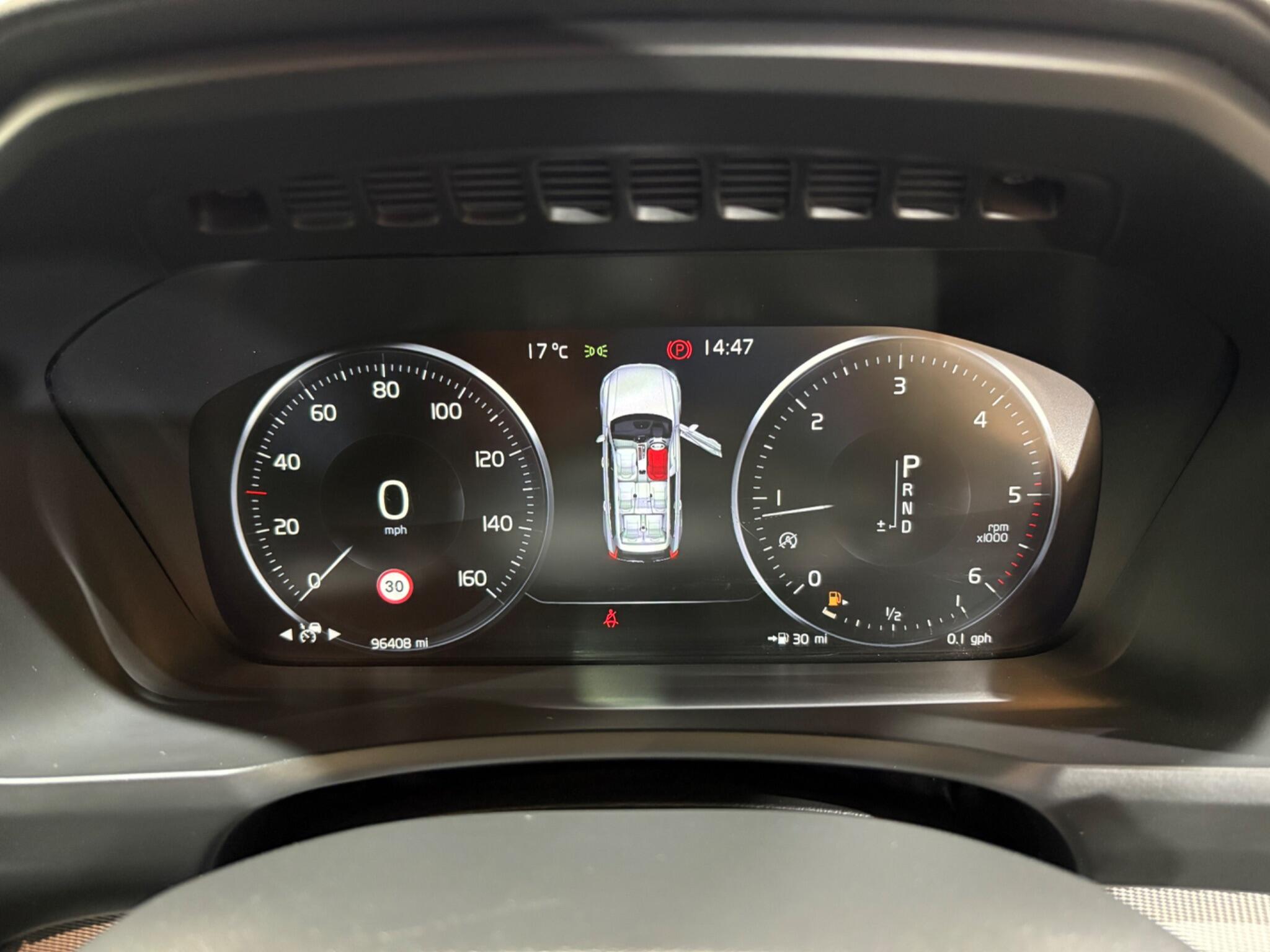 Volvo XC90 view 10
