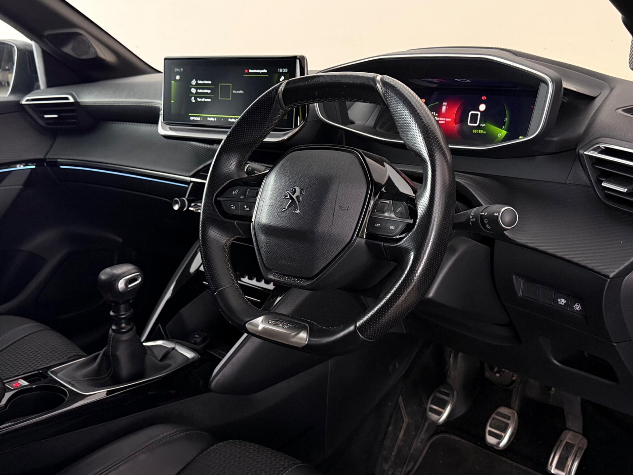 Peugeot 208 view 3