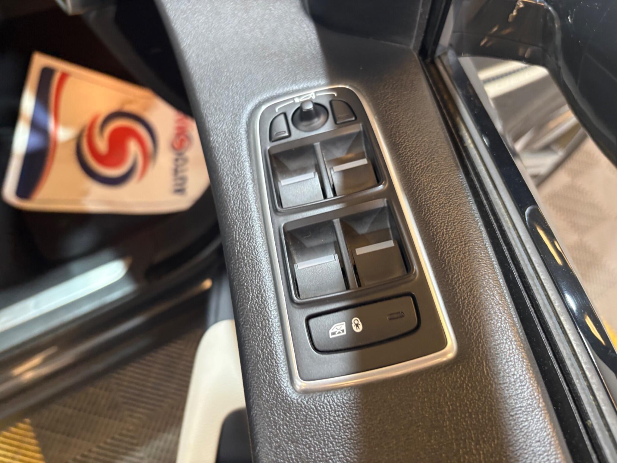 Jaguar F-Pace view 36