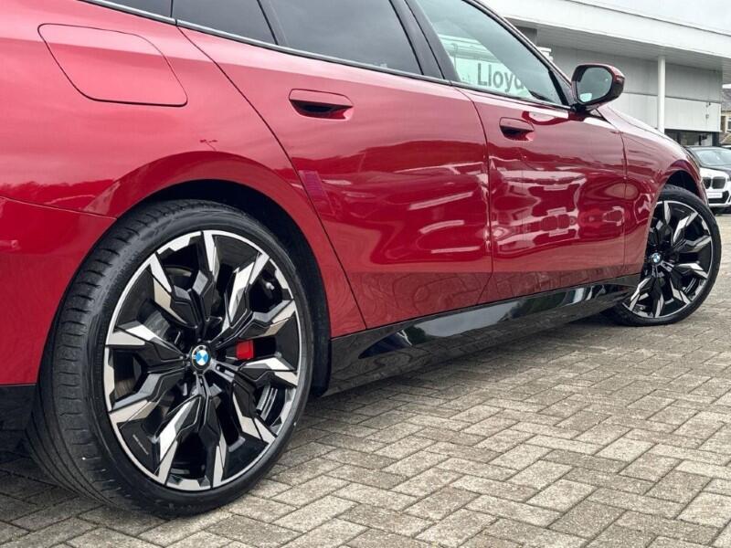 BMW 5 Series view 51
