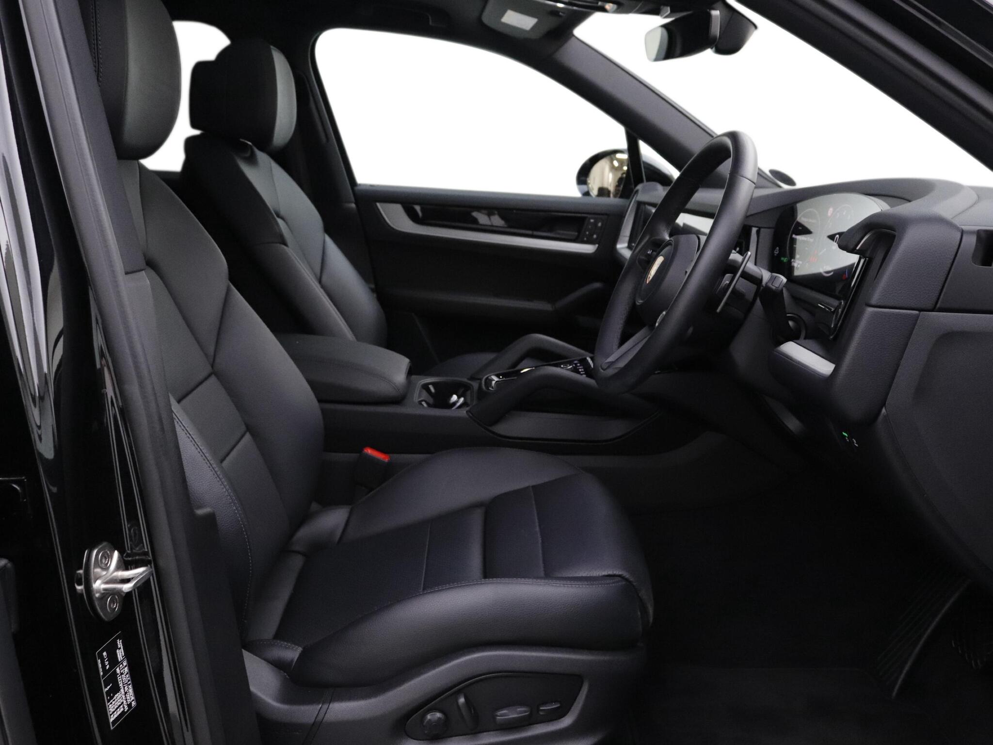 Porsche Cayenne view 10