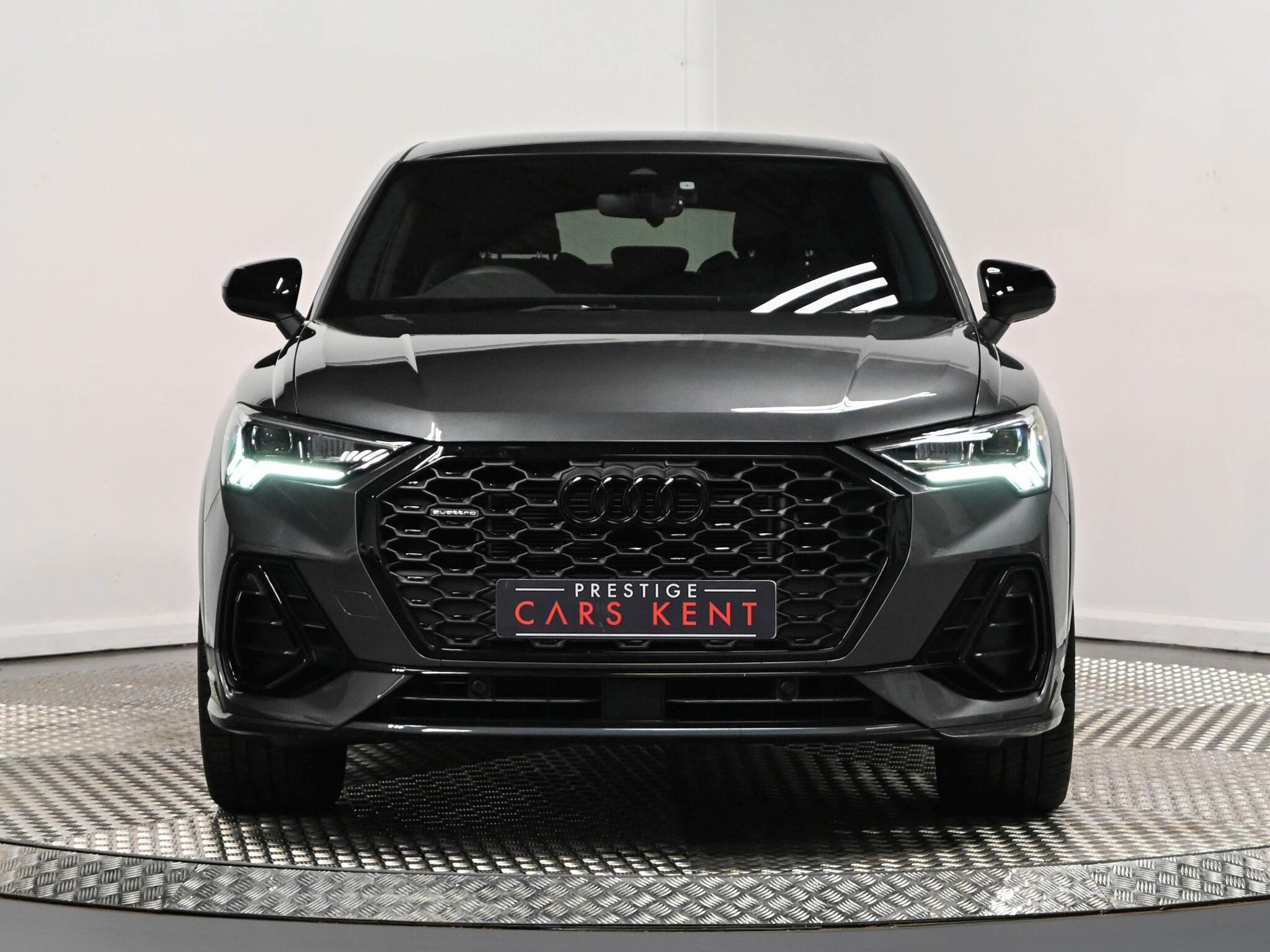 Audi Q3 view 38