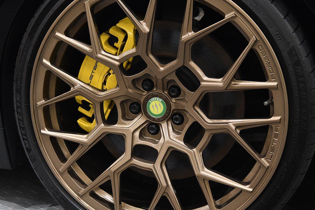 Jaguar F-Type view 48