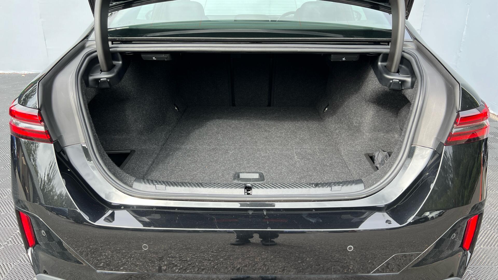 BMW I5 view 14