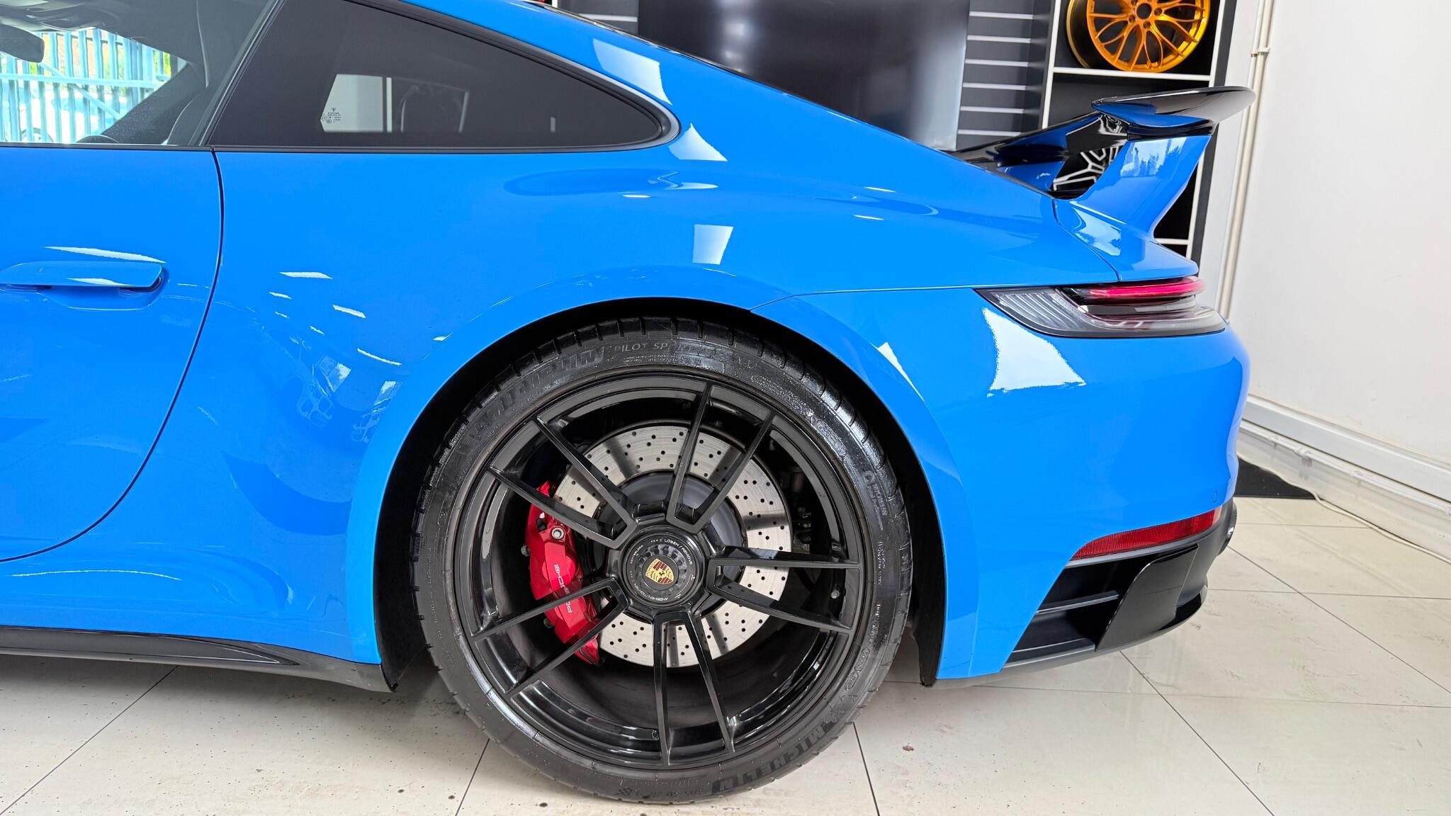 Porsche 911 view 37