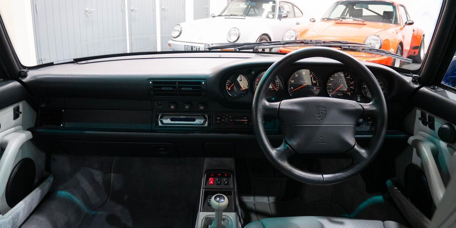 Porsche 911 view 21