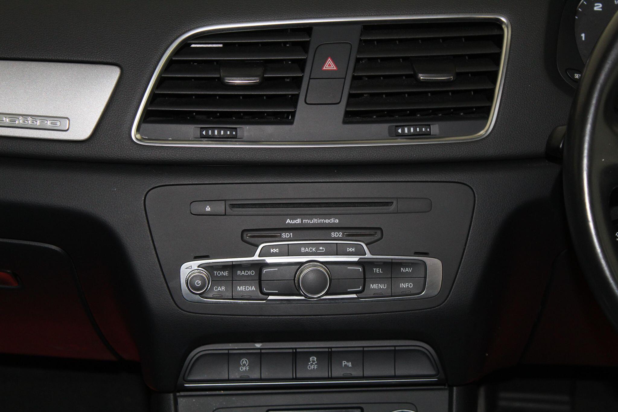 Audi Q3 view 32