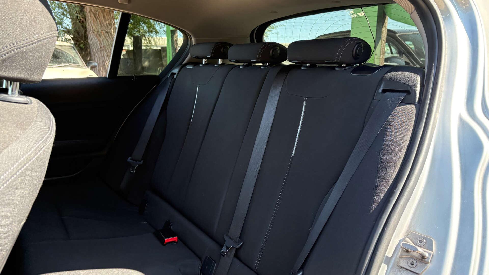 BMW 1 Series view 11