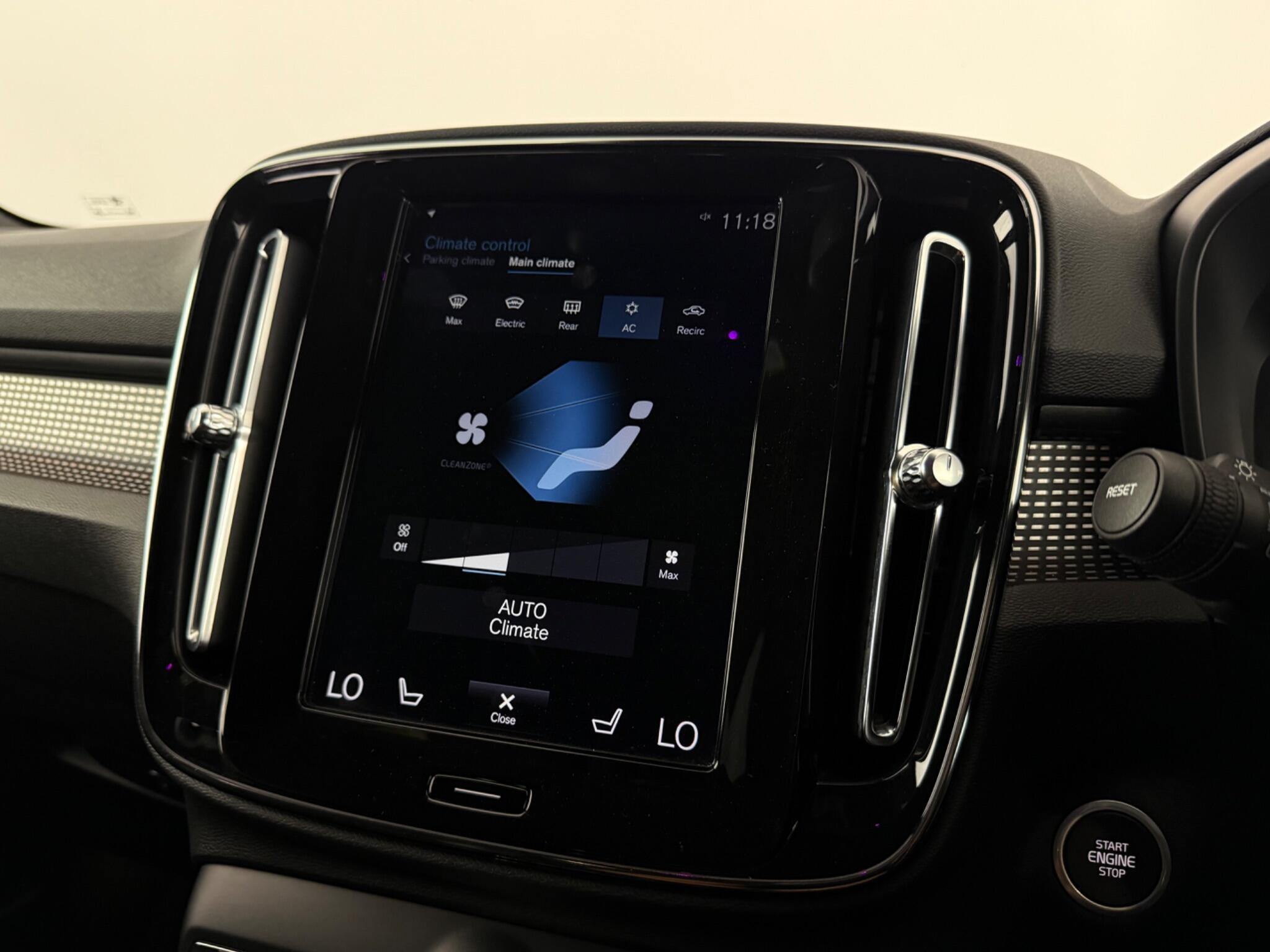 Volvo XC40 view 29