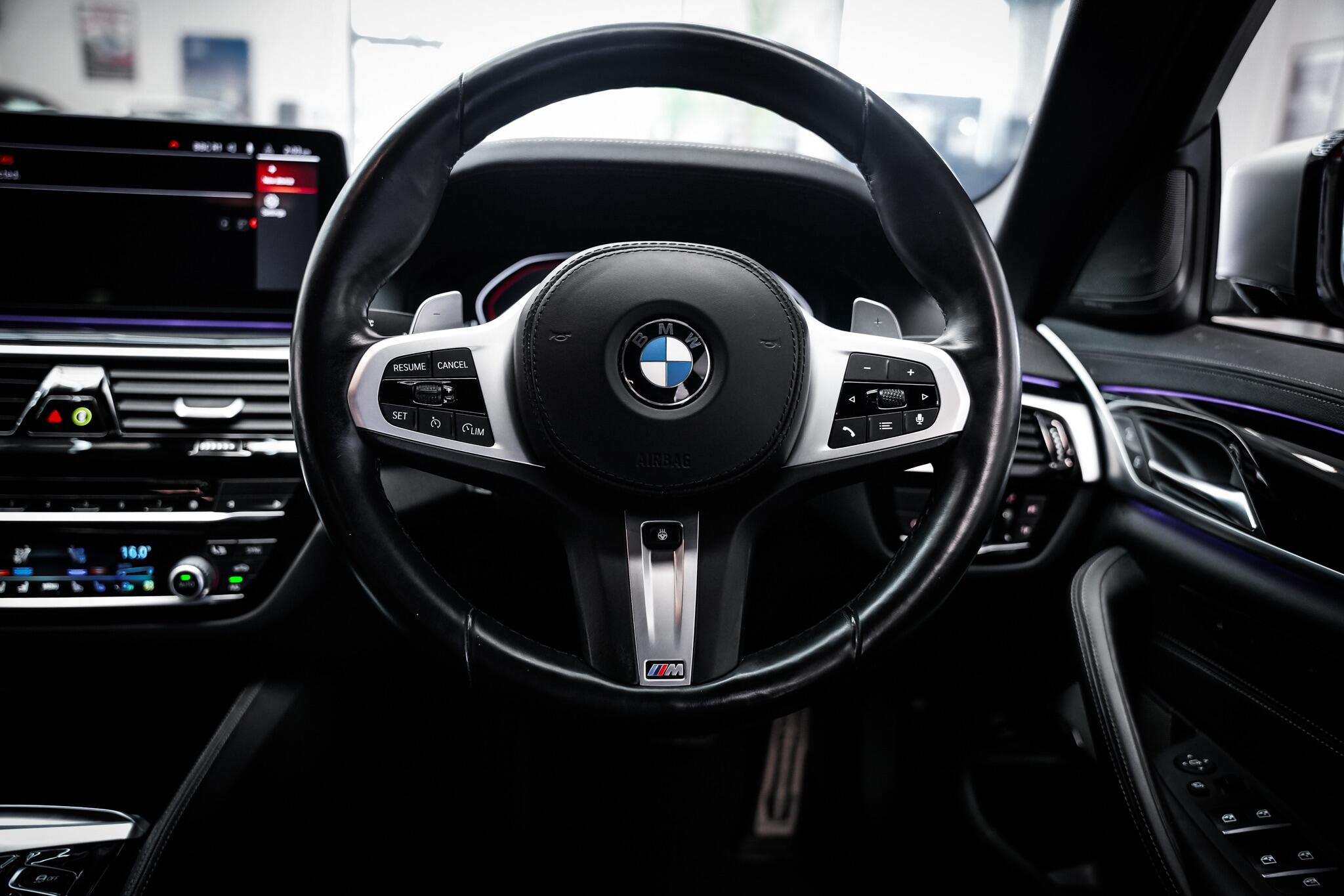 BMW 5 Series view 20