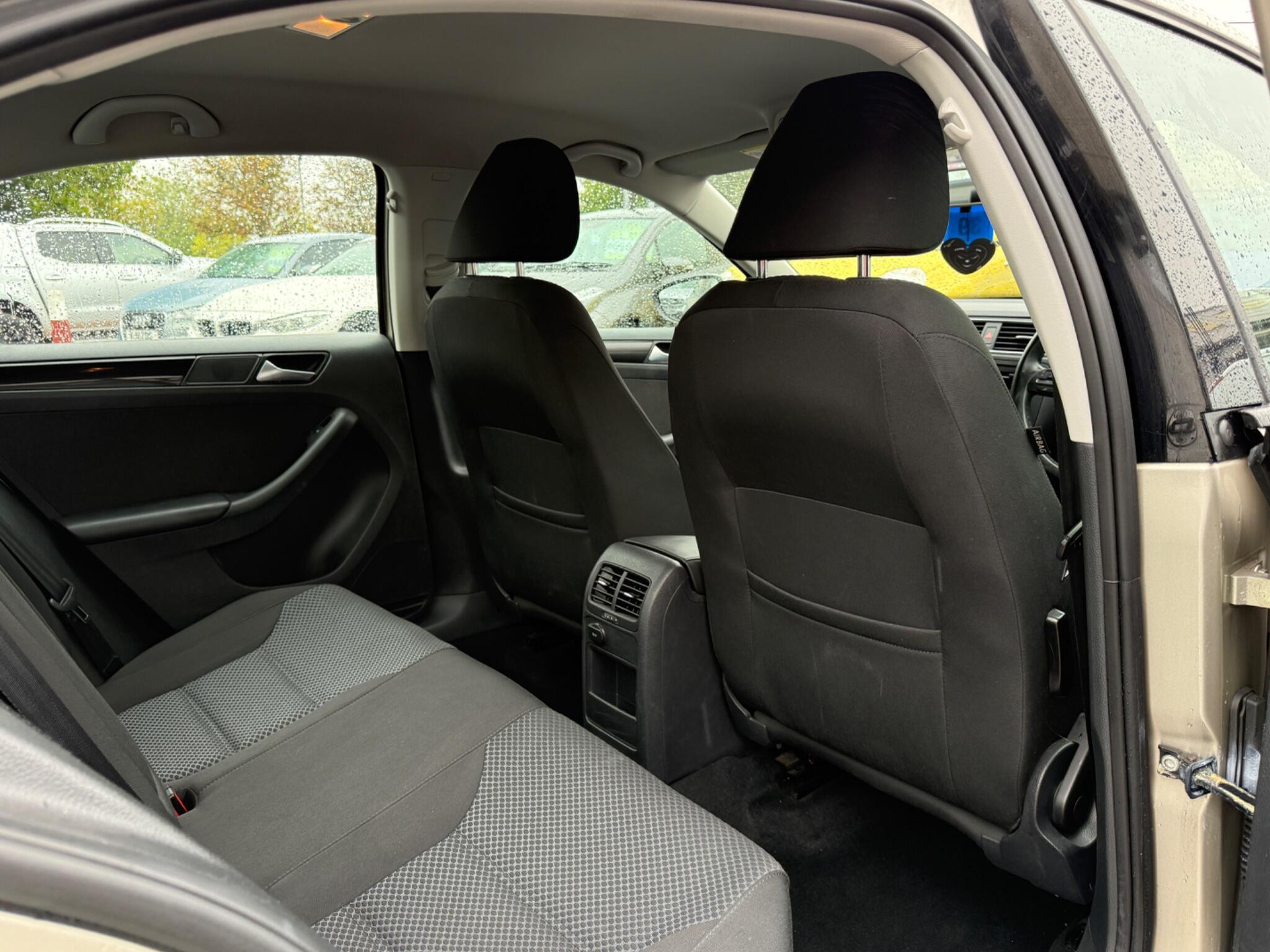 Volkswagen Jetta - Image 41