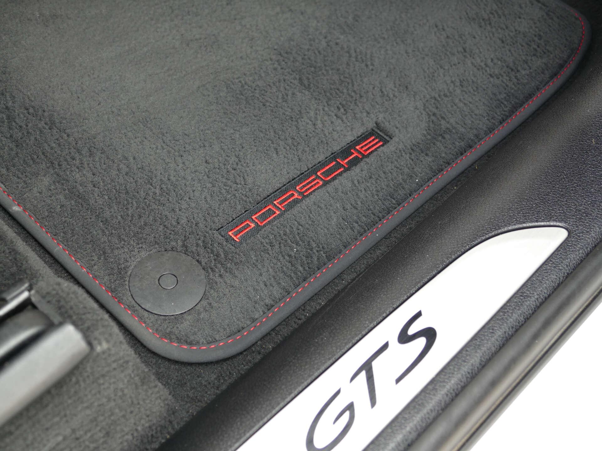 Porsche Macan view 25