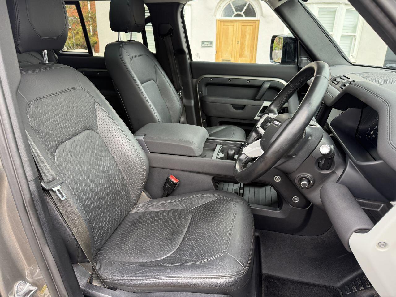 Land Rover Defender 110 view 12
