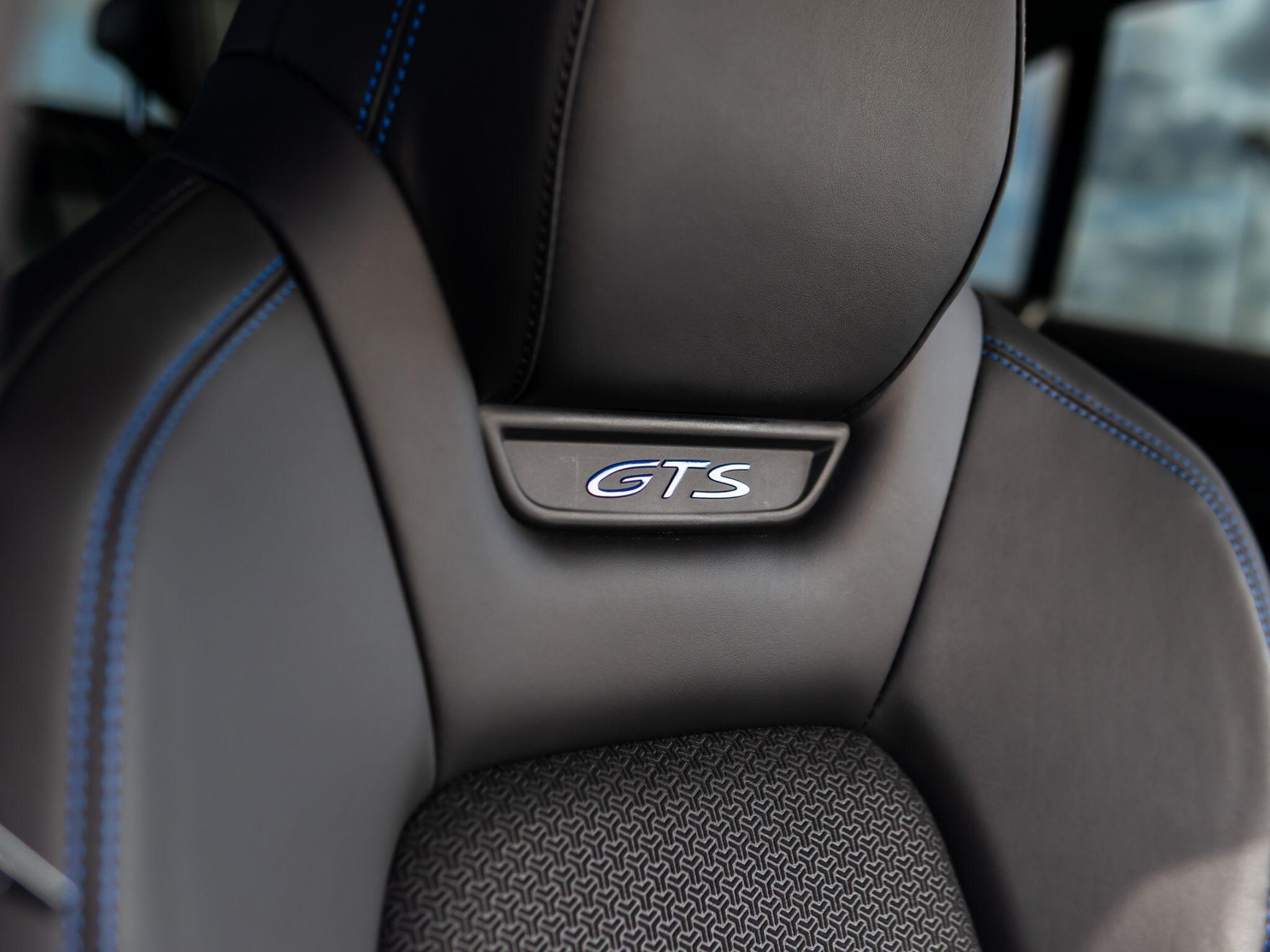 Porsche Macan view 11