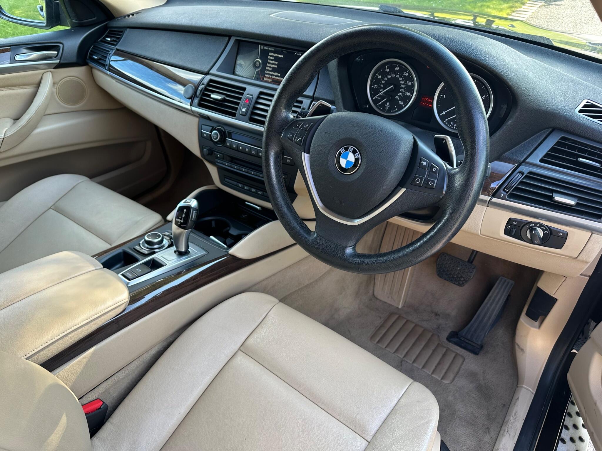 BMW X6 view 2